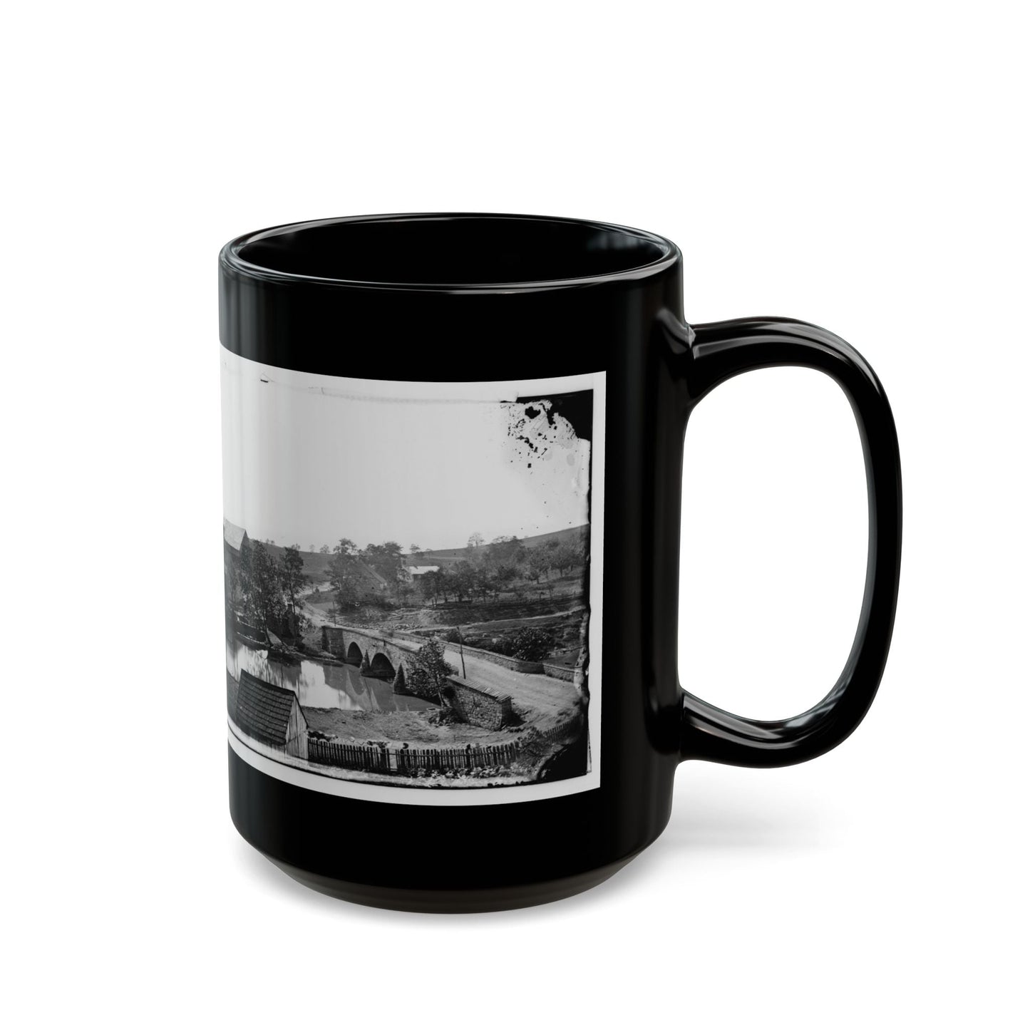 Antietam, Maryland. Antietam Bridge, Looking Across Stream (U.S. Civil War) Black Coffee Mug