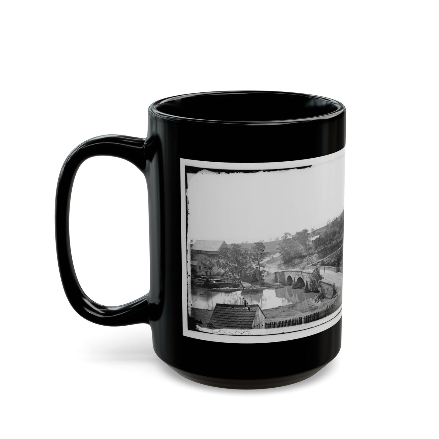 Antietam, Maryland. Antietam Bridge, Looking Across Stream (U.S. Civil War) Black Coffee Mug