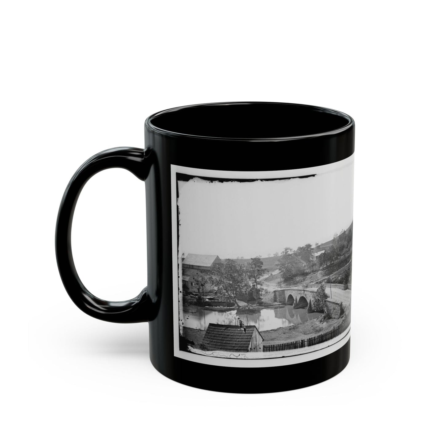 Antietam, Maryland. Antietam Bridge, Looking Across Stream (U.S. Civil War) Black Coffee Mug