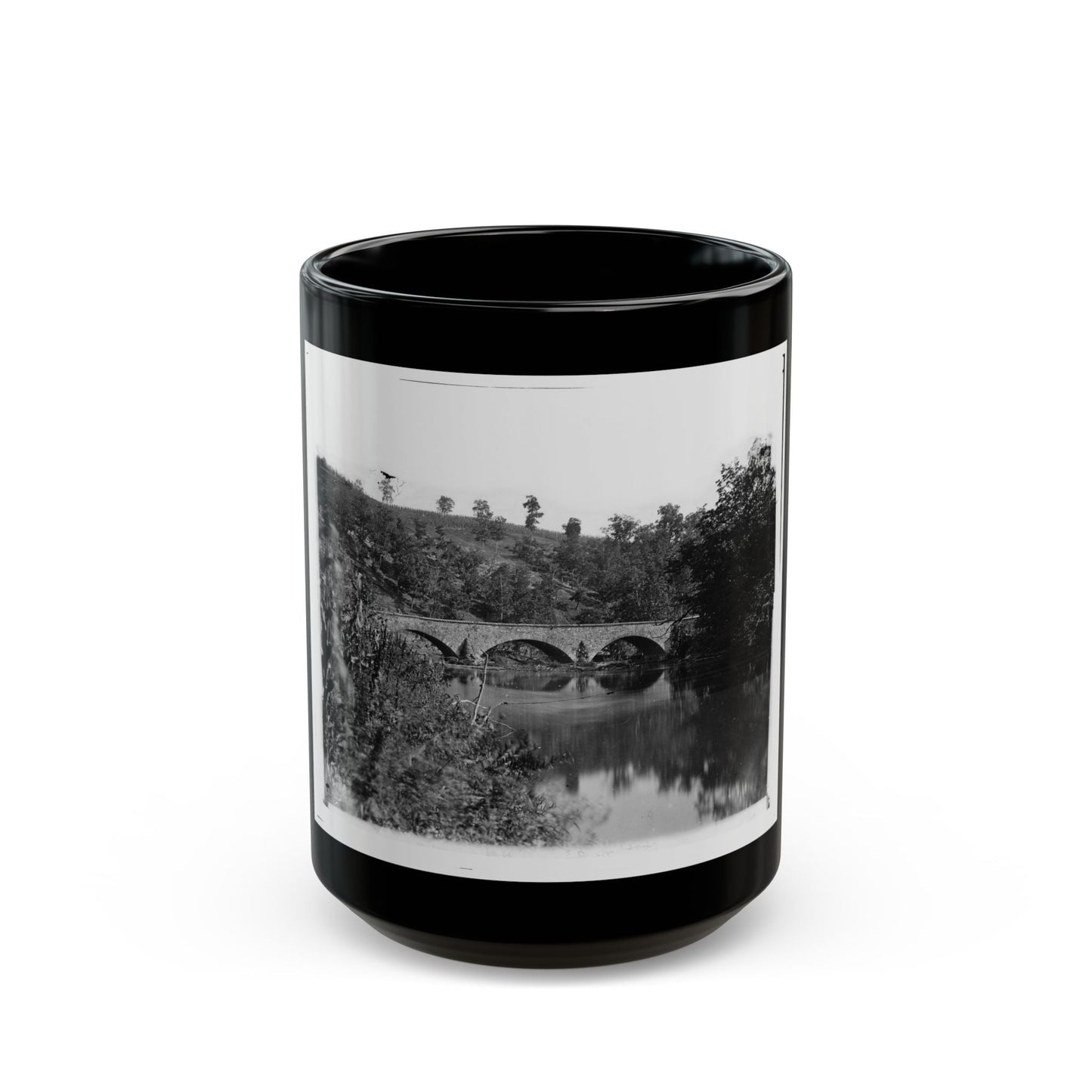 Antietam, Maryland. Antietam Bridge Looking Down Stream (U.S. Civil War) Black Coffee Mug