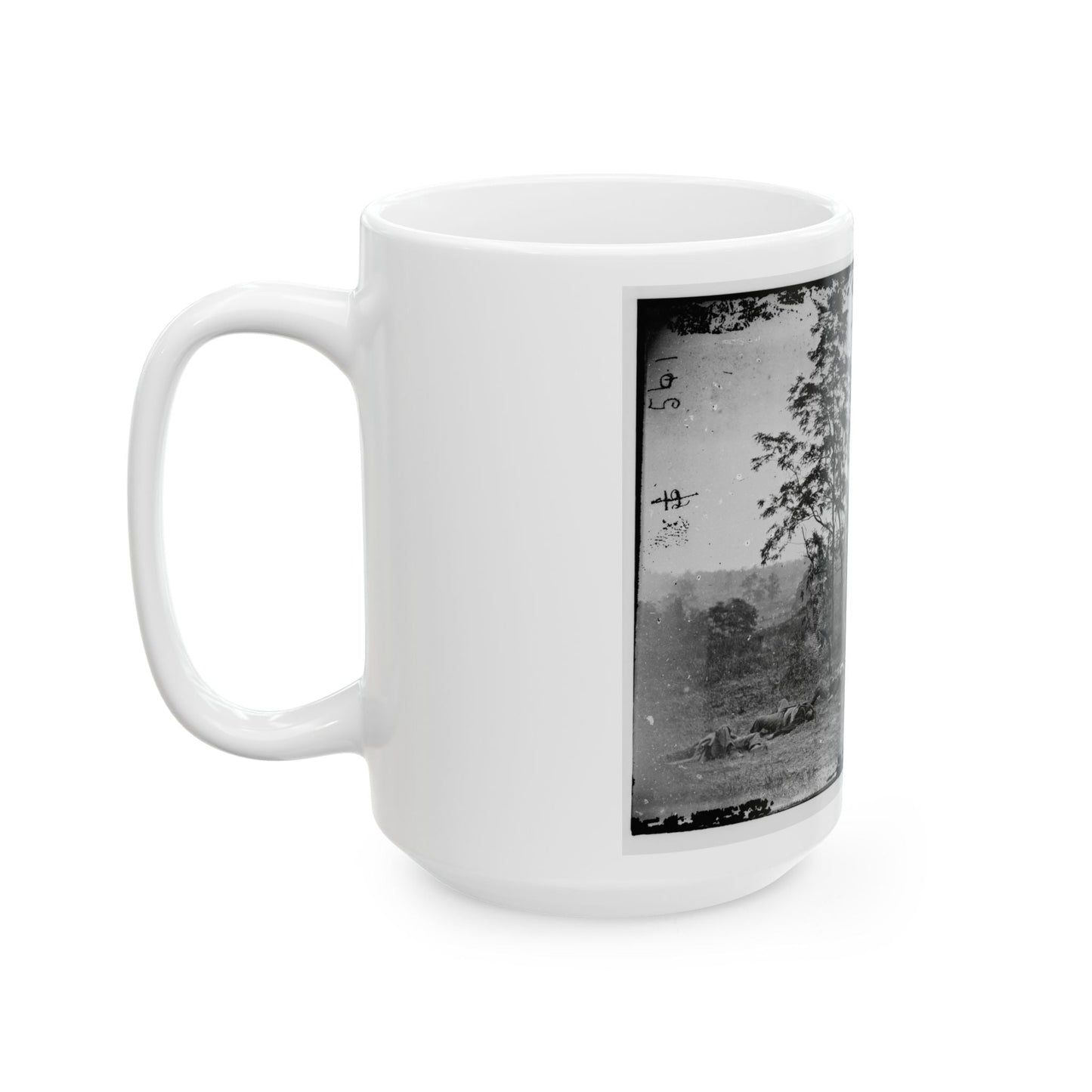 Antietam, Maryland. Burying The Dead Confederate Soldiers (U.S. Civil War) White Coffee Mug