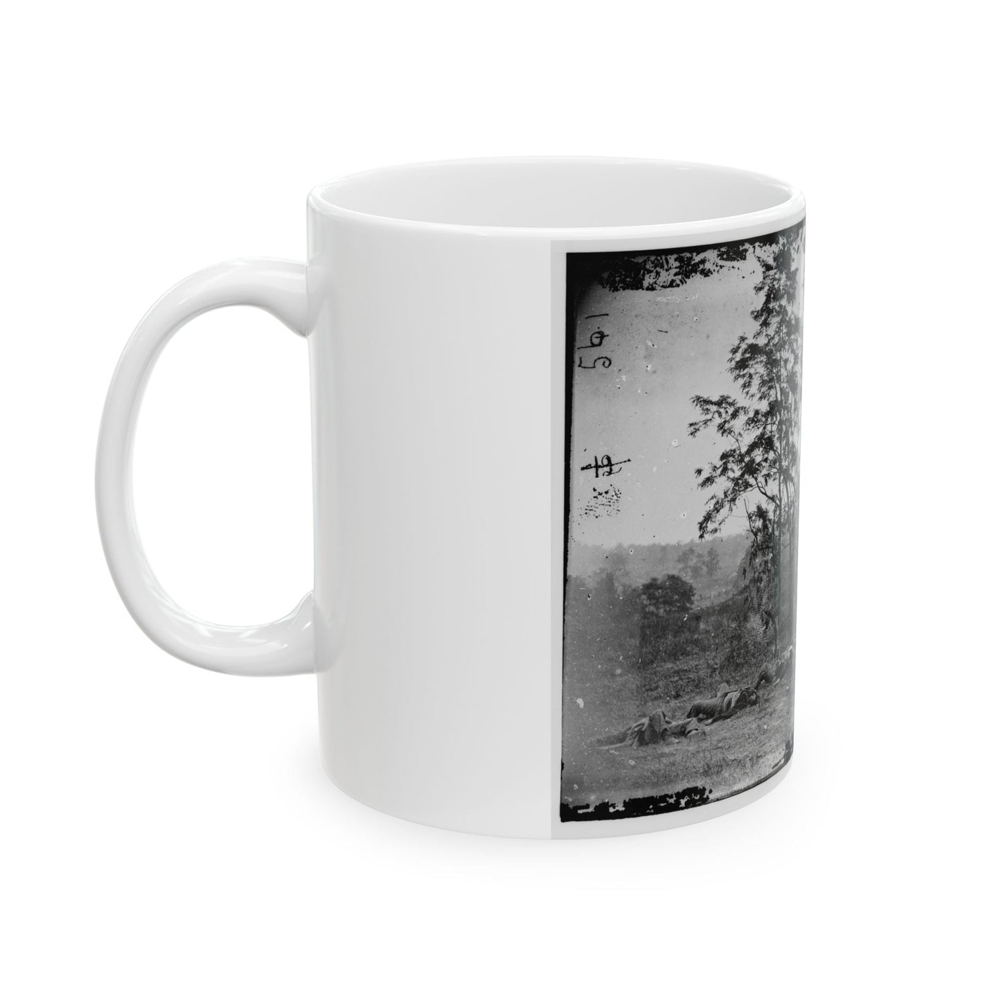 Antietam, Maryland. Burying The Dead Confederate Soldiers (U.S. Civil War) White Coffee Mug