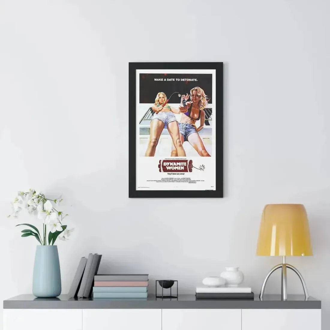 DYNAMITE WOMEN 1976 - Framed Movie Poster - The Sticker Space