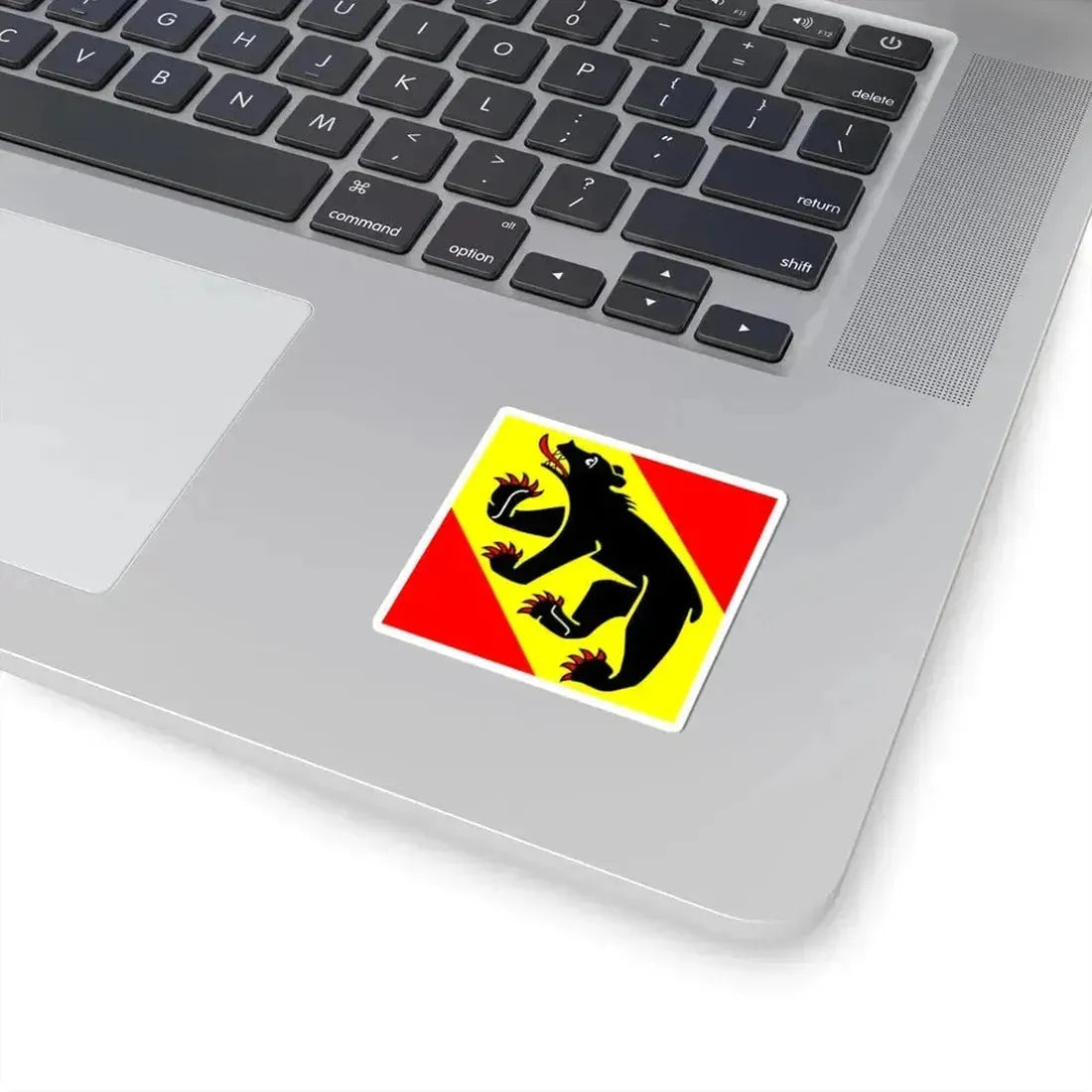 Flag of New Bern, North Carolina - STICKER Vinyl Kiss-Cut Decal - The Sticker Space