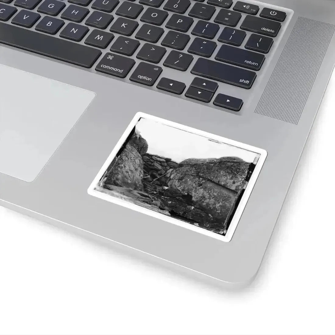 Gettysburg, Pa. Dead Confederate Soldier in Devil's Den (U.S. Civil War) STICKER Vinyl Kiss-Cut Decal - The Sticker Space