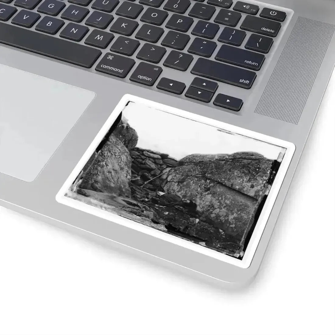 Gettysburg, Pa. Dead Confederate Soldier in Devil's Den (U.S. Civil War) STICKER Vinyl Kiss-Cut Decal - The Sticker Space