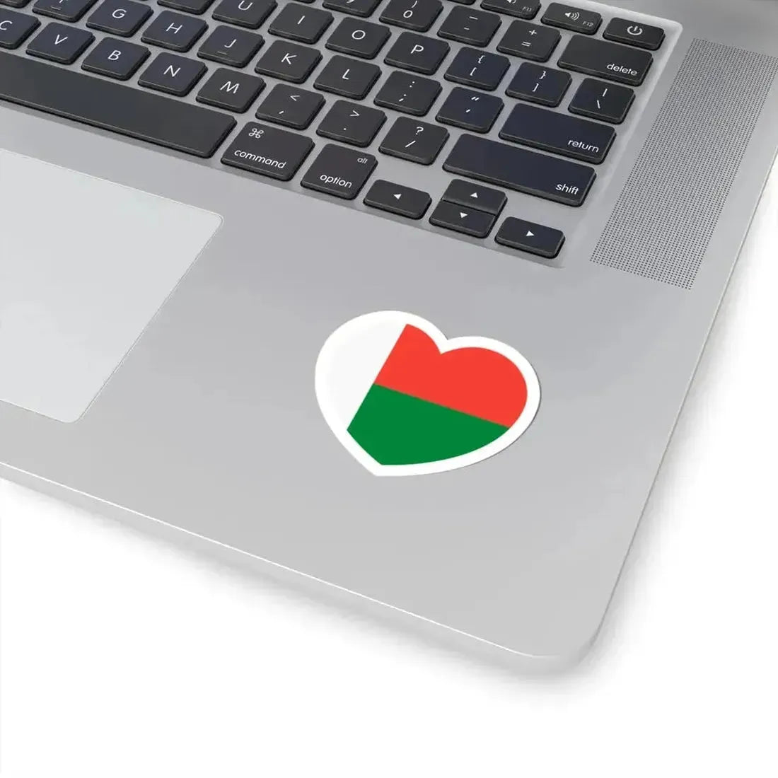 Heart Flag of Madagascar - STICKER Vinyl Kiss-Cut Decal - The Sticker Space