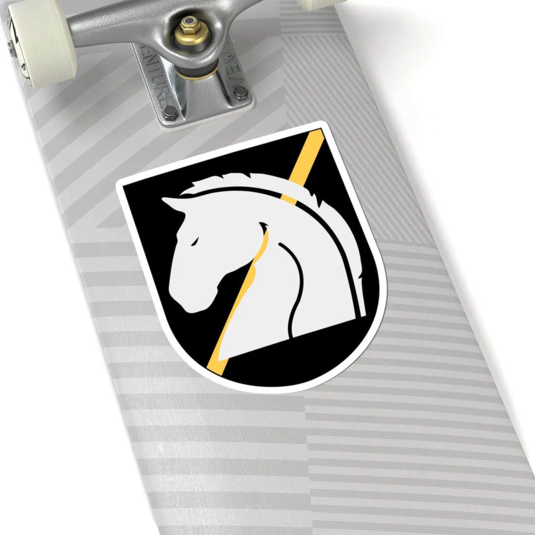 Livregementets husarer 32. underrättelsebataljonen vapen (Sweden) (Coat of Arms) STICKER Vinyl Kiss-Cut Decal - The Sticker Space