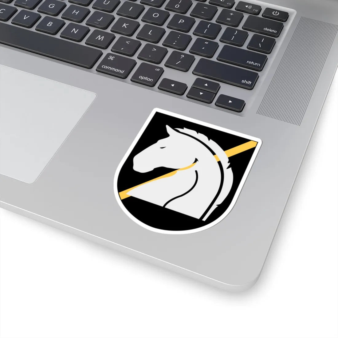 Livregementets husarer 32. underrättelsebataljonen vapen (Sweden) (Coat of Arms) STICKER Vinyl Kiss-Cut Decal - The Sticker Space