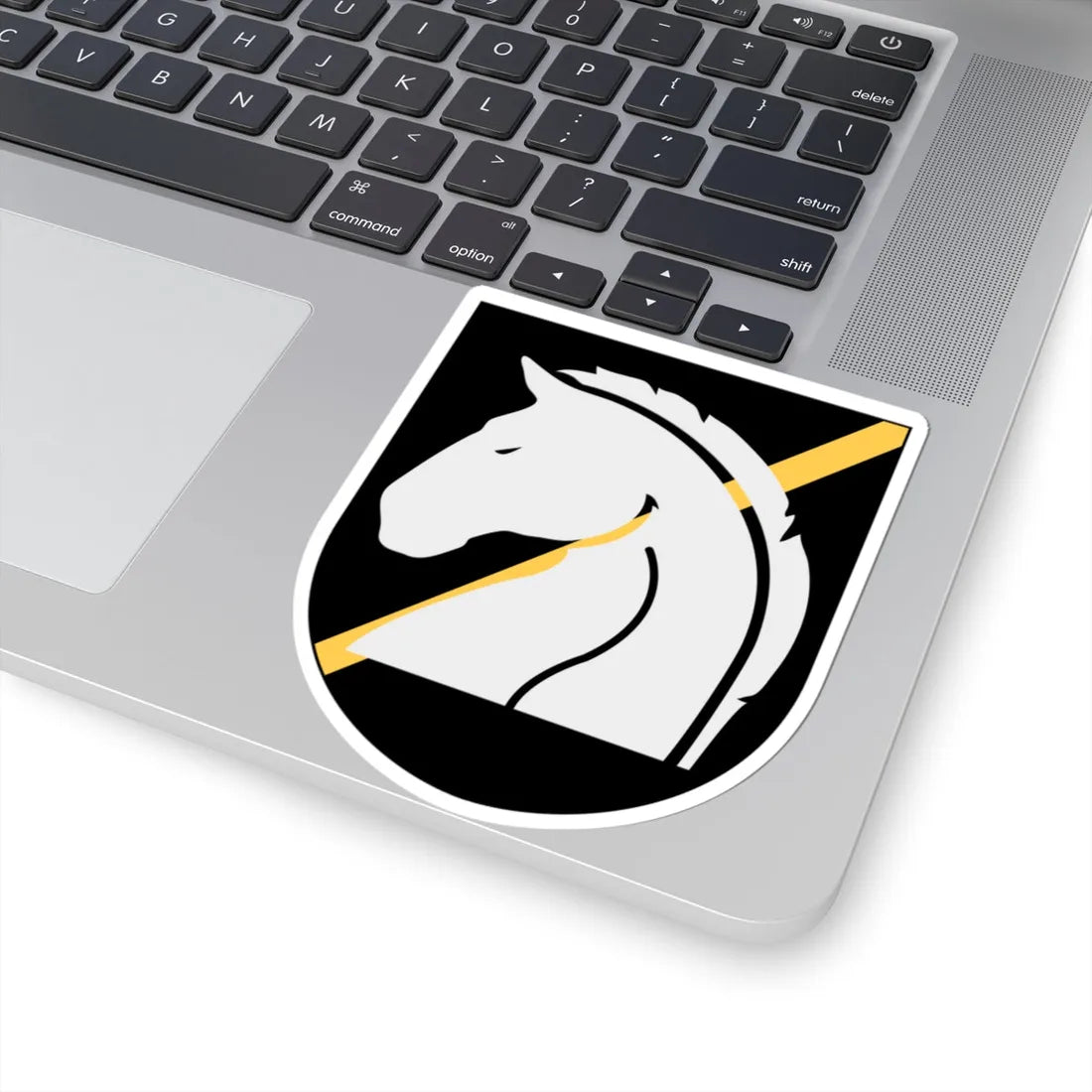 Livregementets husarer 32. underrättelsebataljonen vapen (Sweden) (Coat of Arms) STICKER Vinyl Kiss-Cut Decal - The Sticker Space