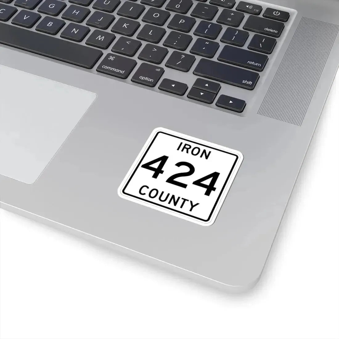 Michigan 424 Iron County (Michigan) (Road Sign) STICKER Vinyl Kiss-Cut Decal - The Sticker Space