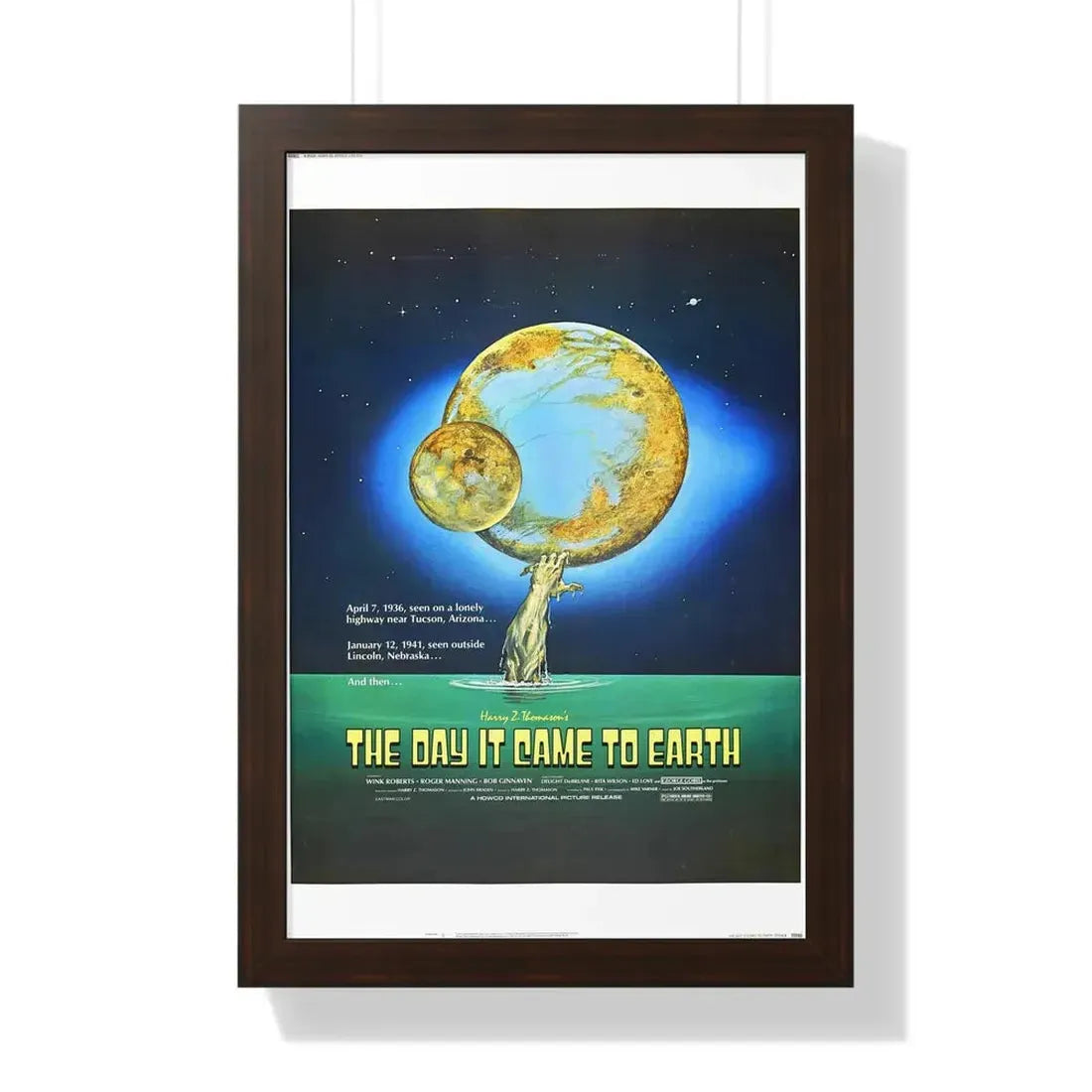 THE DAY IT CAME TO EARTH 1977 - Framed Movie Poster 16″ x 24″ Walnut - The Sticker Space
